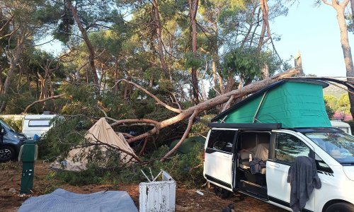 Snažna pijavica poharala kampove na Lošinju: Dvoje ozlijeđeno prebačeno helikopterom u Rijeku
