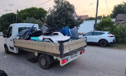 Dosta rezervacija mjesta ručnicima: Komunalni redari uklonili stvari s plaže u Sv. Filipu i Jakovu