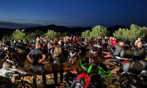 Deset tisuća ljudi i fešta s velikim srcem: peti Moto susret Klis ponovno pogodio u sridu