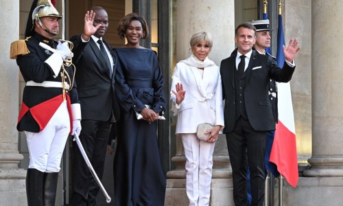 Bijelo odijelo i jedan chic detalj bili su dovoljni da Brigitte Macron zasjeni sve oko sebe