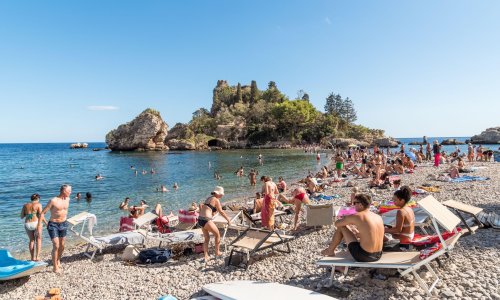 Policija upozorava: Pedofili kamere skrivaju u mobitelima i naočalama te snimaju djecu