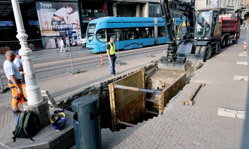 U samom centru Zagreba osvanula rupa i bageri: Evo što se gradi
