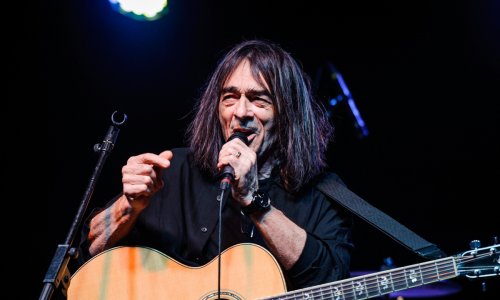 Bezvremenski stihovi legende rocka: Dado Topić objavio knjigu kojom slavi 60 godina karijere