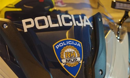 Driftao na Lovrincu u kasne noćne sate: Policija mu uzela auto pun tehničkih neispravnosti