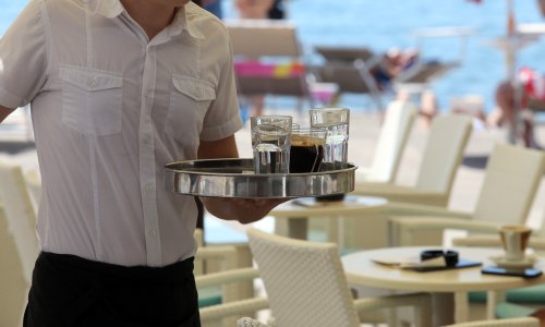Srbin htio konobariti na Jadranu, SOA ga zbog objave na Instagramu protjerala iz Hrvatske