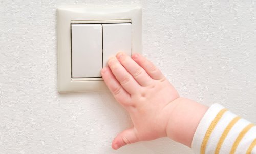 Djevojčica iz BiH preminula nakon strujnog udara: Pokušala upaliti svjetlo