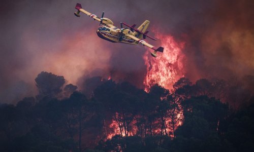FOTO/VIDEO Europa gori: Francuska evakuira turistički raj, Hrvatska šalje kanadere