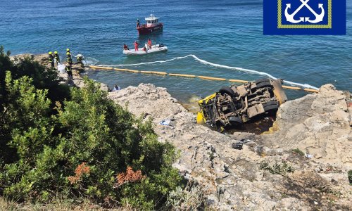 Kamion komunalaca završio u moru: Ministarstvo objavilo detalje incidenta