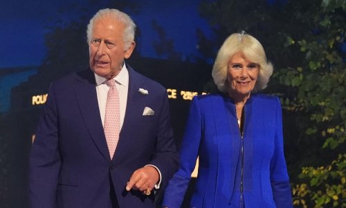 Kraljica Camilla u odvažnom izdanju: Obukla kombinezon koji 'krši' pravila kraljevskog dress codea