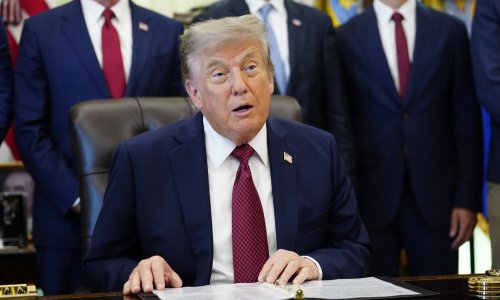Trump podbadao novinare: 'Razumije li ovo itko?'