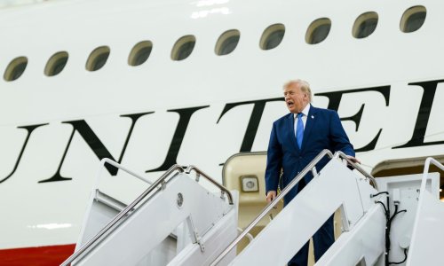 Trump usred sastanka NATO-a dobio upozorenje: U zadnji trenutak promijenio predsjednički avion