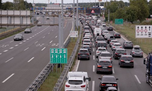 Kaos na A1: Zatvoren tunel Sveti Rok, zbog požara na vozilu kolone duge kilometrima