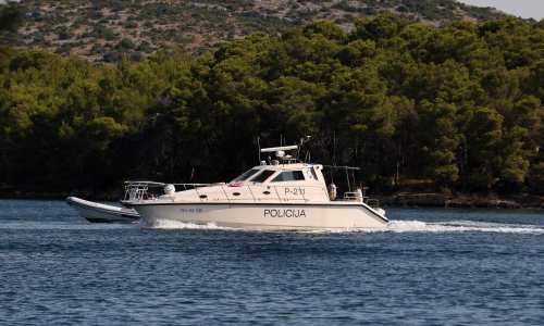 Drama kod Šolte: Skiper s katamarana pao u more, u tijeku je velika potraga