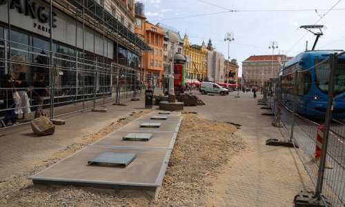 Grad Zagreb se oglasio o spremnicima na Jelačićevu trgu: 'Imamo ih i na Zrinjevcu'