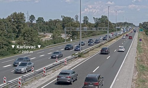 Paraliziran promet na A1: Od Karlovca kolona zbog prometne nesreće