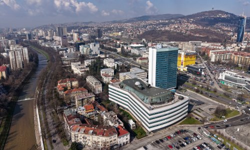 Veće plaće u susjedstvu: Za državne službenike ide i retroaktivna razlika
