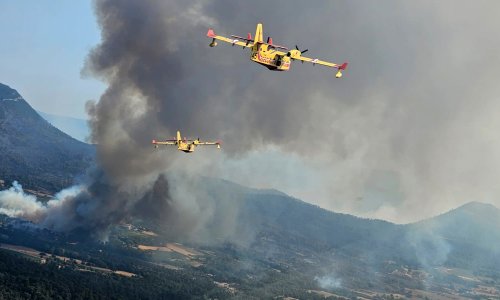VIDEO Hrvatski kanaderi u borbi s požarom u Francuskoj: 'Situacija je bolja, ali požar se opet budi'