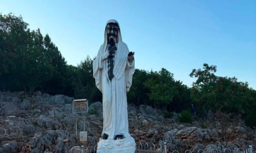 VIDEO Vandalizam u Međugorju: Išaran kip Gospe, zapaljen oltar crkve