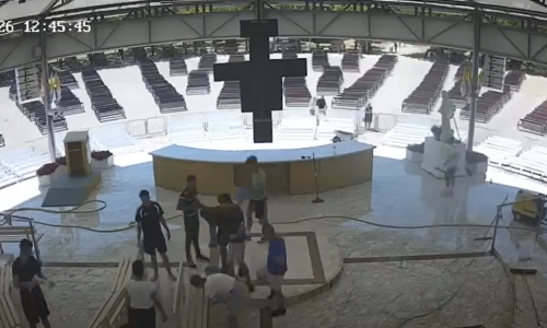 VIDEO Spaljeni oltar u Međugorju već je obnovljen: Pogledajte trud ovih ljudi