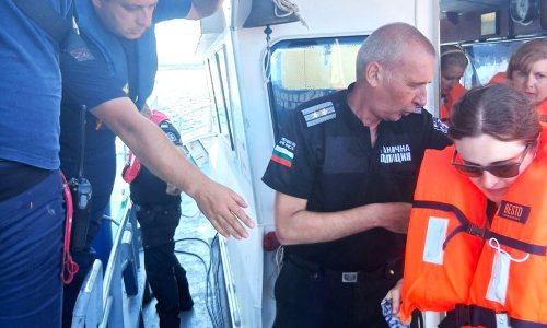 VIDEO Drama na Dunavu: Nasukao se kruzer, putnicima ponestalo pitke vode