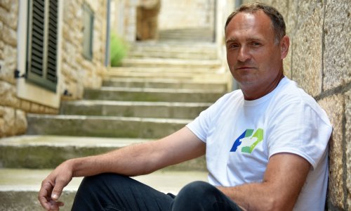 Žestok obračun na Visu: Gradonačelnik nokautiran nakon spora s poznatim kafićem