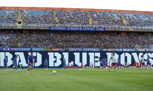 Bad Blue Boysi obnovili transparent koji im je zapaljen na derbiju s Hajdukom