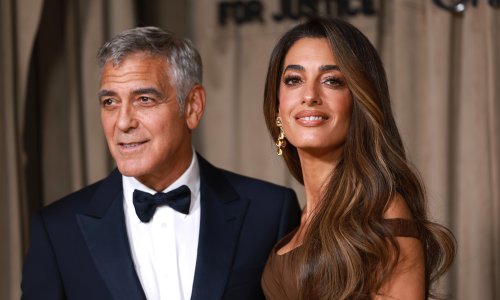 Amal Clooney vratila je frizuru iz 70-ih; s razlogom svi žele kopirati ovaj efekt
