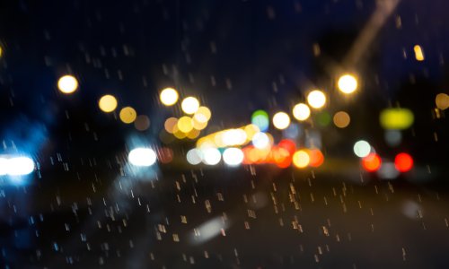 Godinama ih gledate, ali vjerojatno ne znate čemu služe crne točkice na staklu automobila
