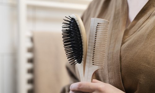 Svaki dan je koristite, a rijetko čistite: Evo što se zapravo krije na vašoj četki za kosu