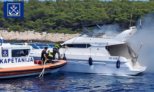 VIDEO Detalji drame kod Hvara: Pogledajte kako je spašena obitelj s broda koji je zahvatio požar