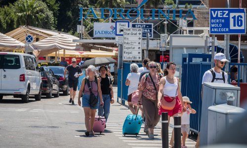Od jutra gužve u splitskoj trajektnoj luci, uvode se dodatne linije prema Braču