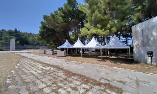 Nakon zahoda stigli i štandovi: 'Jel ovo sramota za jedan ponosni Grad Šibenik?'