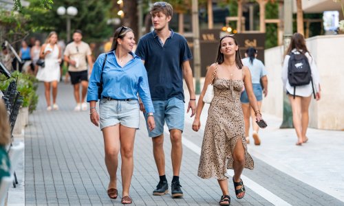 Uvala Lapad kao modna razglednica: Romantične haljine i ljetni outfiti osvojili večernju špicu
