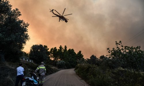 Izvučena tijela pilota helikoptera nakon sudara u zraku: Broj poginulih u požarima se popeo