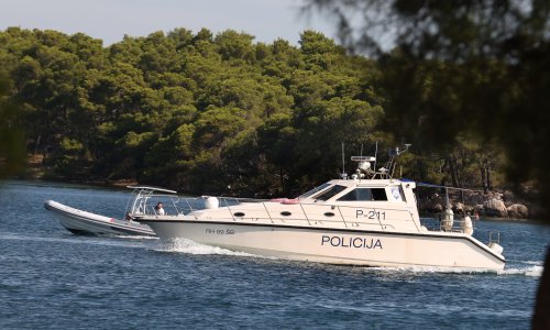 Policija u Šibeniku pronašla dva skupocjena glisera ukradena u Švedskoj