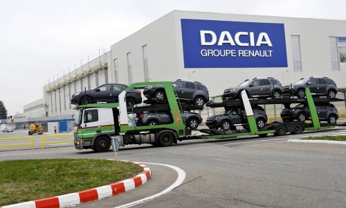 Teški dani zbog vodostaja Dunava: Dva proizvođača automobila obustavila proizvodnju
