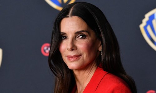 Sandra Bullock elegantnim izdanjem dokazala da crna od glave do pete nikad ne izlazi iz mode
