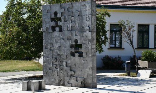 Vandali išarali spomenik poginuloj djeci u Domovinskom ratu