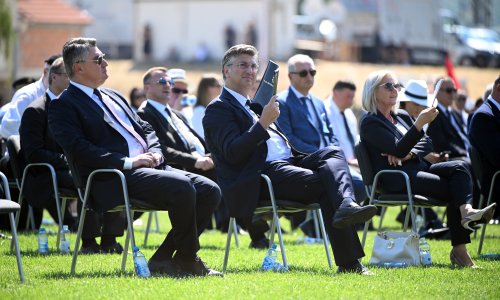 'Uoči Dana pobjede politička atmosfera je ležerna poput Milanovićevih bermuda. Ali jesen bi mogla biti žestoka'