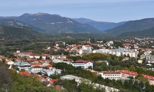 Knin nije samo proslava Oluje: Mladi odlaze, povratnici ulažu, a neka naselja još uvijek nemaju vodu