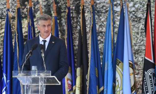 Plenković u Kninu najavio povećanje mirovine i poseban dodatak za branitelje