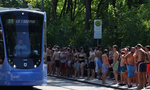 Pakao i u susjedstvu: U Austriji pao rekord, papa s Trga sv. Petra pobjegao u zatvoreno