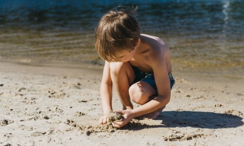 Mislite da su to valovi ili sunce? Nećete vjerovati što je zapravo najopasnija stvar za djecu na plaži
