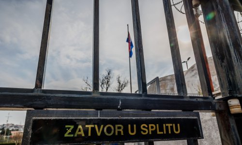 Drama u splitskom zatvoru: Iz ćelije sukljao dim, zatvorenici premješteni na sigurno