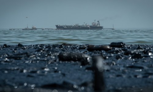 Ekološka bomba uz obalu Omana: Iz nasukanog tankera curi nafta