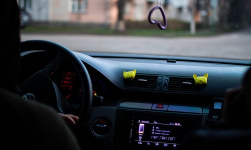 Ovaj miris u automobilu nikada nije normalan: Može otkriti pukotinu koju vozač uopće ne vidi