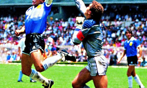 Na dražbu ide lopta kojom je Diego Maradona zabio gol 'Božjom rukom'