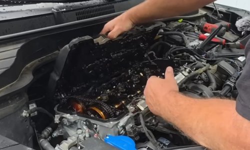 Motor su gotovo godinu dana držali upaljenim: Kad ga je mehaničar otvorio, prizor je bio nevjerojatan
