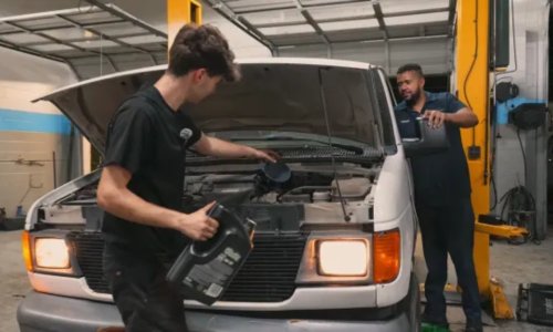Tjednima su pokušavali uništiti ovaj motor: Ulili su benzin, pogrešno ulje, E85, kočionu tekućinu pa čak i maslac - i još radi