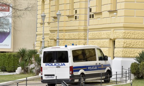 Imao je zabranu vožnje godinu dana, policija ga uhvatila na mopedu, a šibenski sud ga oslobodio: Evo zašto